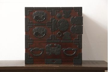 中古　熊野洞　本漆仕上げ　伊達家の家紋入り!手打ち金具の美しさが魅力の小引き出し(小箪笥、仙台箪笥、小物収納、卓上収納(R-063558)