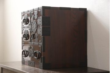 中古　熊野洞　本漆仕上げ　伊達家の家紋入り!手打ち金具の美しさが魅力の小引き出し(小箪笥、仙台箪笥、小物収納、卓上収納(R-063558)