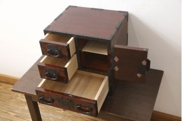 中古　熊野洞　本漆仕上げ　伊達家の家紋入り!手打ち金具の美しさが魅力の小引き出し(小箪笥、仙台箪笥、小物収納、卓上収納(R-063558)