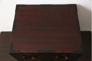 中古　熊野洞　本漆仕上げ　職人技!繊細な作りをした金具が魅力の小引き出し(仙台箪笥、小物収納、卓上収納)(R-063559)