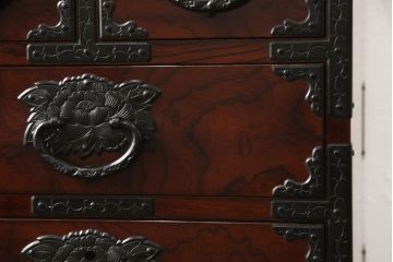 中古　熊野洞　本漆仕上げ　職人技!繊細な作りをした金具が魅力の小引き出し(仙台箪笥、小物収納、卓上収納)(R-063559)