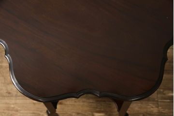 イギリスアンティーク　ウォールナット　高級品!!　凝ったデザインの透かし彫りがおしゃれなオケージョナルテーブル(サイドテーブル、カフェテーブル、コーヒーテーブル、ナイトテーブル)(R-063561)