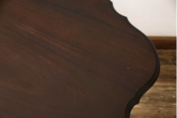 イギリスアンティーク　ウォールナット　高級品!!　凝ったデザインの透かし彫りがおしゃれなオケージョナルテーブル(サイドテーブル、カフェテーブル、コーヒーテーブル、ナイトテーブル)(R-063561)