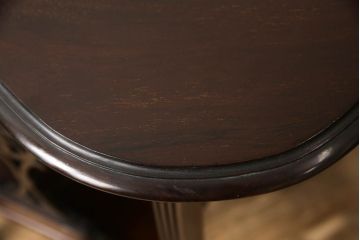 イギリスアンティーク　ウォールナット　高級品!!　凝ったデザインの透かし彫りがおしゃれなオケージョナルテーブル(サイドテーブル、カフェテーブル、コーヒーテーブル、ナイトテーブル)(R-063561)