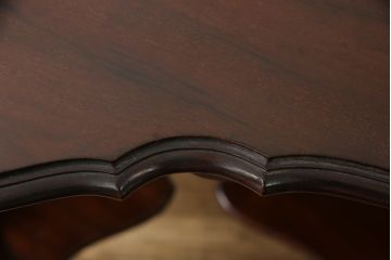 イギリスアンティーク　ウォールナット　高級品!!　凝ったデザインの透かし彫りがおしゃれなオケージョナルテーブル(サイドテーブル、カフェテーブル、コーヒーテーブル、ナイトテーブル)(R-063561)