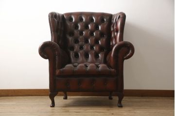 中古　美品　イギリス輸入家具　本革(レザー)　重厚感のある佇まいが魅力的なウイングバックソファ(ウィングバックチェア、チェスターフィールドソファ、アームチェア、1人掛けソファ、1P)(R-063569)
