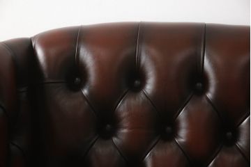 中古　美品　イギリス輸入家具　本革(レザー)　重厚感のある佇まいが魅力的なウイングバックソファ(ウィングバックチェア、チェスターフィールドソファ、アームチェア、1人掛けソファ、1P)(R-063569)