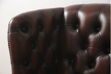 中古　美品　イギリス輸入家具　本革(レザー)　重厚感のある佇まいが魅力的なウイングバックソファ(ウィングバックチェア、チェスターフィールドソファ、アームチェア、1人掛けソファ、1P)(R-063569)