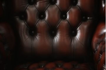 中古　美品　イギリス輸入家具　本革(レザー)　重厚感のある佇まいが魅力的なウイングバックソファ(ウィングバックチェア、チェスターフィールドソファ、アームチェア、1人掛けソファ、1P)(R-063569)