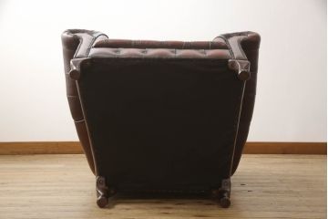 中古　美品　イギリス輸入家具　本革(レザー)　重厚感のある佇まいが魅力的なウイングバックソファ(ウィングバックチェア、チェスターフィールドソファ、アームチェア、1人掛けソファ、1P)(R-063569)