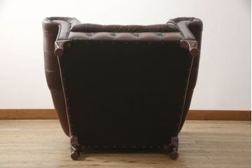 中古　美品　イギリス輸入家具　本革(レザー)　重厚感のある佇まいが魅力的なウイングバックソファ(ウィングバックチェア、チェスターフィールドソファ、アームチェア、1人掛けソファ、1P)(R-063570)