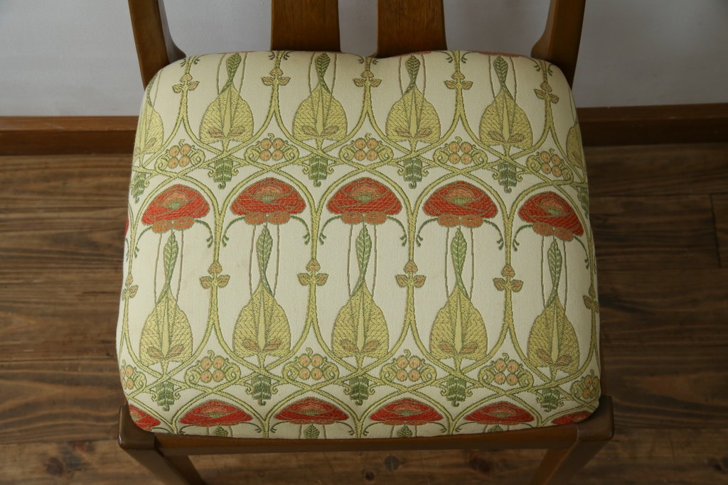 イギリスビンテージ　nathan(ネイサン)社　ビーチ材　エレガントなデザインのファブリックがお洒落!!品のある佇まいが目を惹くダイニングチェア　(R-063573)