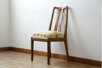 イギリスビンテージ　nathan(ネイサン)社　ビーチ材　エレガントなデザインのファブリックがお洒落!!品のある佇まいが目を惹くダイニングチェア　(R-063573)