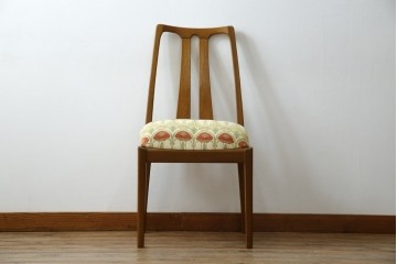 イギリスビンテージ　nathan(ネイサン)社　ビーチ材　エレガントなデザインのファブリックがお洒落!!品のある佇まいが目を惹くダイニングチェア　(R-063573)