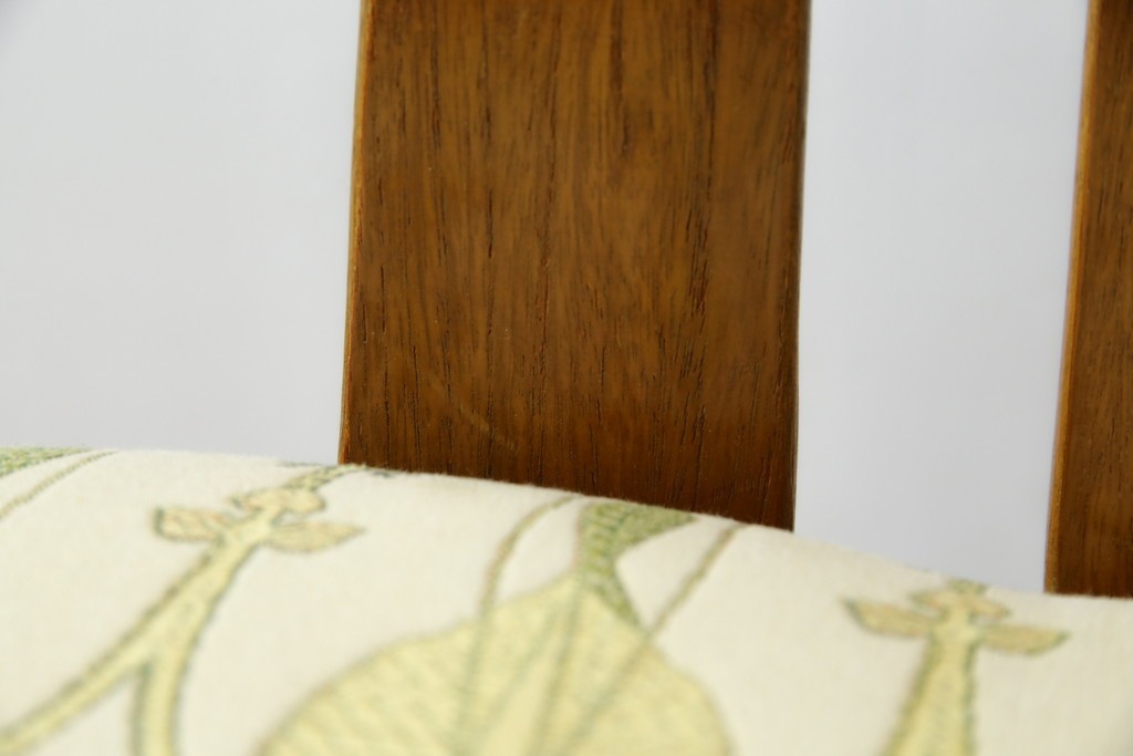 イギリスビンテージ　nathan(ネイサン)社　ビーチ材　エレガントなデザインのファブリックがお洒落!!品のある佇まいが目を惹くダイニングチェア　(R-063573)