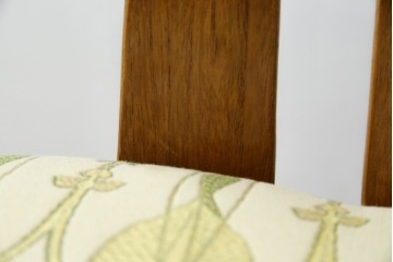 イギリスビンテージ　nathan(ネイサン)社　ビーチ材　エレガントなデザインのファブリックがお洒落!!品のある佇まいが目を惹くダイニングチェア　(R-063573)