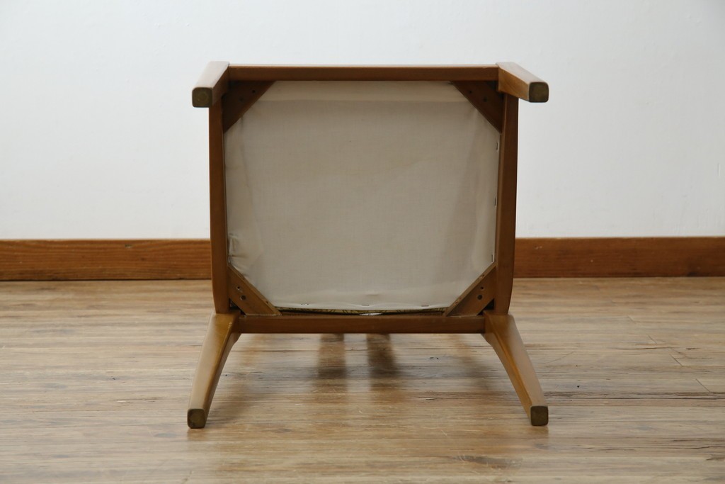 イギリスビンテージ　nathan(ネイサン)社　ビーチ材　エレガントなデザインのファブリックがお洒落!!品のある佇まいが目を惹くダイニングチェア　(R-063573)