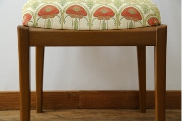 イギリスビンテージ　nathan(ネイサン)社　ビーチ材　エレガントなデザインのファブリックがお洒落!!品のある佇まいが目を惹くダイニングチェア　(R-063573)