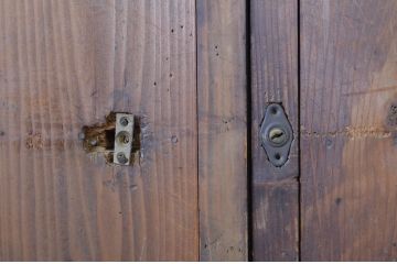 アンティーク建具　木の温かな色合いが魅力の板戸2枚セット(雨戸、帯戸、引き戸)(R-063574)