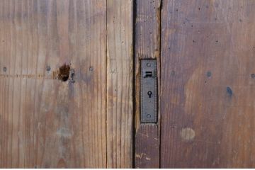 アンティーク建具　木の温かな色合いが魅力の板戸2枚セット(雨戸、帯戸、引き戸)(R-063574)