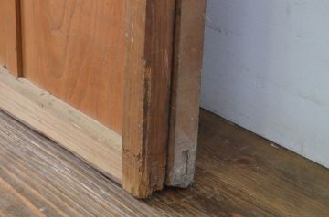 アンティーク建具　木の温かな色合いが魅力の板戸2枚セット(雨戸、帯戸、引き戸)(R-063574)