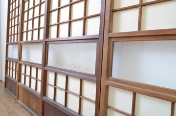 アンティーク建具　時の流れを感じさせる色合いが魅力の幅狭障子戸4枚セット(ガラス帯戸、引き戸、ガラス戸)(R-063586)
