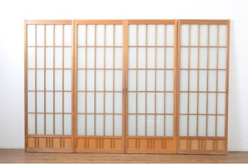 昭和レトロ　上品な和の空間づくりにおすすめのガラス入り格子戸4枚セット(建具、格子戸、引き戸、ガラス戸)(R-063587)