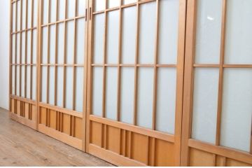 昭和レトロ　上品な和の空間づくりにおすすめのガラス入り格子戸4枚セット(建具、格子戸、引き戸、ガラス戸)(R-063587)