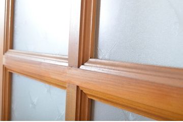 昭和レトロ　ヒノキ(檜)材　昭和の懐かしい雰囲気のあるレトロなガラス戸2枚セット(建具、引き戸)(R-063588)