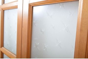 昭和レトロ　ヒノキ(檜)材　昭和の懐かしい雰囲気のあるレトロなガラス戸2枚セット(建具、引き戸)(R-063588)