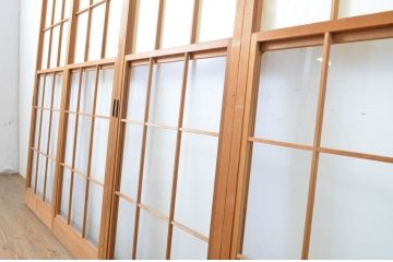 昭和レトロ　どこか懐かしい雰囲気漂うレトロな幅狭雪見障子戸4枚セット(建具、擦り上げ障子戸、擦上障子戸、引き戸)(R-063589)