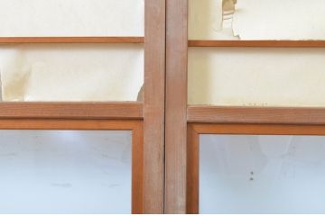アンティーク建具　腰板欅(ケヤキ)材　ガラス入り　経年を感じる風合いが魅力の幅狭障子戸2枚セット(引き戸、ガラス帯戸)(R-063597)