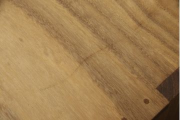 和製アンティーク　総桐材　松竹梅・鶴亀の図柄が彫刻された丸金具が趣き深い三丁引きの庄内箪笥サイドボード(桐箪笥、整理タンス、古箪笥、サイドチェスト、引き出し)(R-063602)
