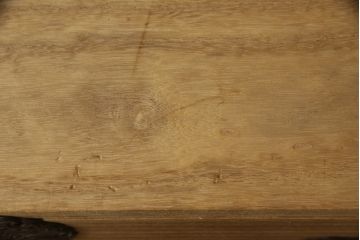 和製アンティーク　総桐材　松竹梅・鶴亀の図柄が彫刻された丸金具が趣き深い三丁引きの庄内箪笥サイドボード(桐箪笥、整理タンス、古箪笥、サイドチェスト、引き出し)(R-063602)