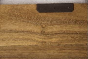 和製アンティーク　総桐材　松竹梅・鶴亀の図柄が彫刻された丸金具が趣き深い三丁引きの庄内箪笥サイドボード(桐箪笥、整理タンス、古箪笥、サイドチェスト、引き出し)(R-063602)