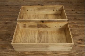 和製アンティーク　総桐材　松竹梅・鶴亀の図柄が彫刻された丸金具が趣き深い庄内箪笥サイドボード(桐箪笥、整理タンス、古箪笥、引き出し、サイドチェスト)(R-063603)
