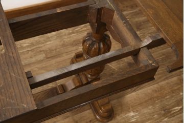 アンティーク家具　イギリスアンティーク　オーク材　ブルボーズレッグが目を惹くドローリーフテーブル(エクステンションテーブル、ダイニングテーブル、食卓、2人掛け、4人掛け、6人掛け)(R-063604)