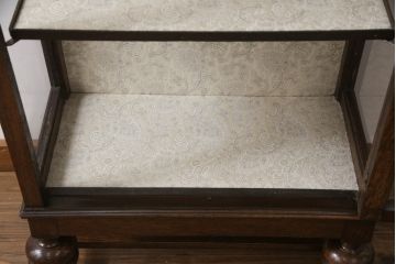 イギリスアンティーク　オーク材　ヨーロピアンなデザインがお洒落!!小振りなキャビネット(キュリオケース、ガラスケース、ショーケース、飾り棚、陳列棚、収納棚、戸棚)(R-063607)