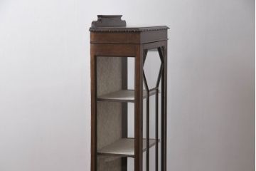 イギリスアンティーク　オーク材　ヨーロピアンなデザインがお洒落!!小振りなキャビネット(キュリオケース、ガラスケース、ショーケース、飾り棚、陳列棚、収納棚、戸棚)(R-063607)