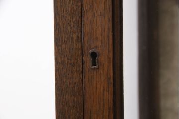 イギリスアンティーク　オーク材　ヨーロピアンなデザインがお洒落!!小振りなキャビネット(キュリオケース、ガラスケース、ショーケース、飾り棚、陳列棚、収納棚、戸棚)(R-063607)