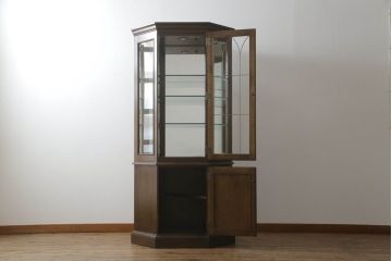 中古　カリモク家具(karimoku)　domani(ドマーニ)　QUEENS LIFE(クイーンズライフ)　クラシカルなデザインが魅力的なコーナーキャビネット(食器棚、キュリオケース、飾り棚、収納棚)(定価約35万円)(R-063610)