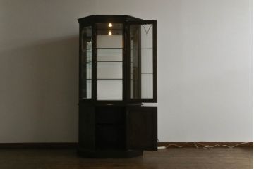 中古　カリモク家具(karimoku)　domani(ドマーニ)　QUEENS LIFE(クイーンズライフ)　クラシカルなデザインが魅力的なコーナーキャビネット(食器棚、キュリオケース、飾り棚、収納棚)(定価約35万円)(R-063610)