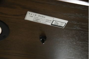 中古　カリモク家具(karimoku)　domani(ドマーニ)　QUEENS LIFE(クイーンズライフ)　クラシカルなデザインが魅力的なコーナーキャビネット(食器棚、キュリオケース、飾り棚、収納棚)(定価約35万円)(R-063610)