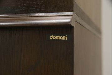 中古　カリモク家具(karimoku)　domani(ドマーニ)　QUEENS LIFE(クイーンズライフ)　クラシカルなデザインが魅力的なコーナーキャビネット(食器棚、キュリオケース、飾り棚、収納棚)(定価約35万円)(R-063610)