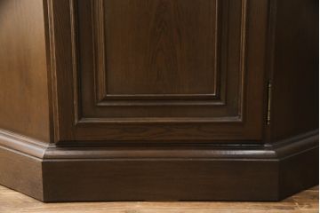 中古　カリモク家具(karimoku)　domani(ドマーニ)　QUEENS LIFE(クイーンズライフ)　クラシカルなデザインが魅力的なコーナーキャビネット(食器棚、キュリオケース、飾り棚、収納棚)(定価約35万円)(R-063610)
