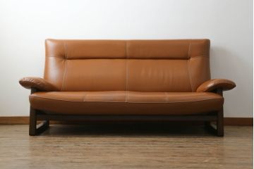 中古　美品　アサヒ木工　パンサー　本革(羊革)+合皮　レザー　シンプルなデザインの2.5人掛けソファ(3人掛けソファ、2人掛けソファ)(定価約31万円)(R-063612)