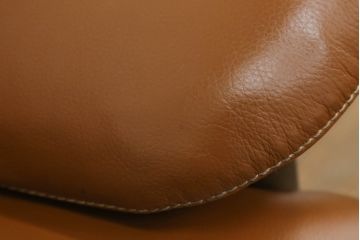 中古　美品　アサヒ木工　パンサー　本革(羊革)+合皮　レザー　シンプルなデザインの2.5人掛けソファ(3人掛けソファ、2人掛けソファ)(定価約31万円)(R-063612)