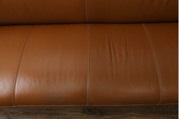 中古　美品　アサヒ木工　パンサー　本革(羊革)+合皮　レザー　シンプルなデザインの2.5人掛けソファ(3人掛けソファ、2人掛けソファ)(定価約31万円)(R-063612)