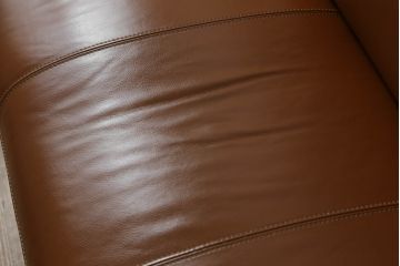 中古　美品　アサヒ木工　パンサー　本革(羊革)+合皮　レザー　シンプルなデザインの2.5人掛けソファ(3人掛けソファ、2人掛けソファ)(定価約31万円)(R-063612)