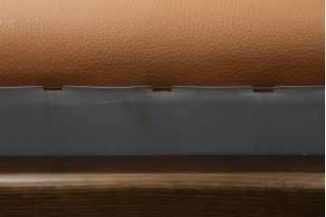 中古　美品　アサヒ木工　パンサー　本革(羊革)+合皮　レザー　シンプルなデザインの2.5人掛けソファ(3人掛けソファ、2人掛けソファ)(定価約31万円)(R-063612)